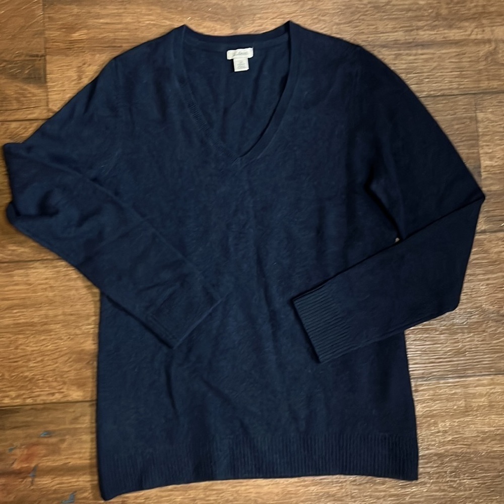 L.L. Bean women’s Navy 100% Cashmere sweater size M